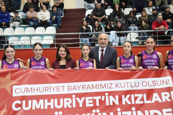 Hopa’da Cumhuriyet’in 102. Yılı Coşkuyla Kutlandı!