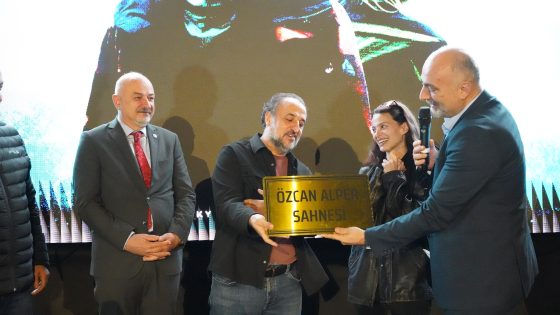 “Erken Kış” Filminin Galası Hopa’da Yapıldı: 5 Günde Dönüştürülen Salonun Adı ‘Özcan Alper Sahnesi’ Oldu