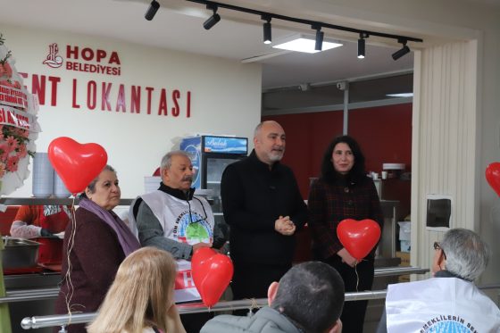 Hopa’da Emekliler 14 Şubat’ı Kent Lokantası’nda Kutladı