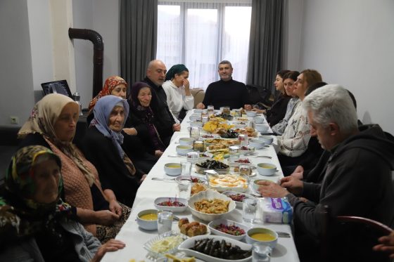 HOPA BELEDİYESİ’NDEN MAHALLE MAHALLE, KAPI KAPI DAYANIŞMA