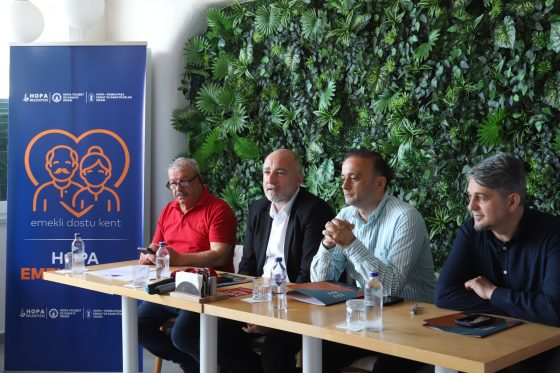 HOPA’DA DAYANIŞMAYI BÜYÜTEN PROJE: EMEKLİ KART HAYATA GEÇTİ